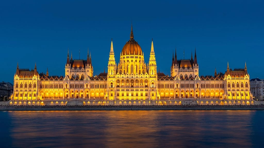 Wochenendtrip Budapest für Gruppen Schweiz – Blick auf den Palast und die Donau