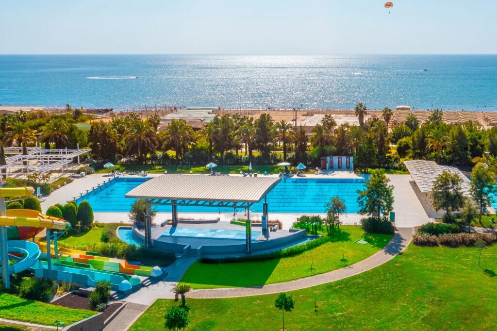 Hotelanlage mit Pool am Meer für Fussball Trainingslager in Side