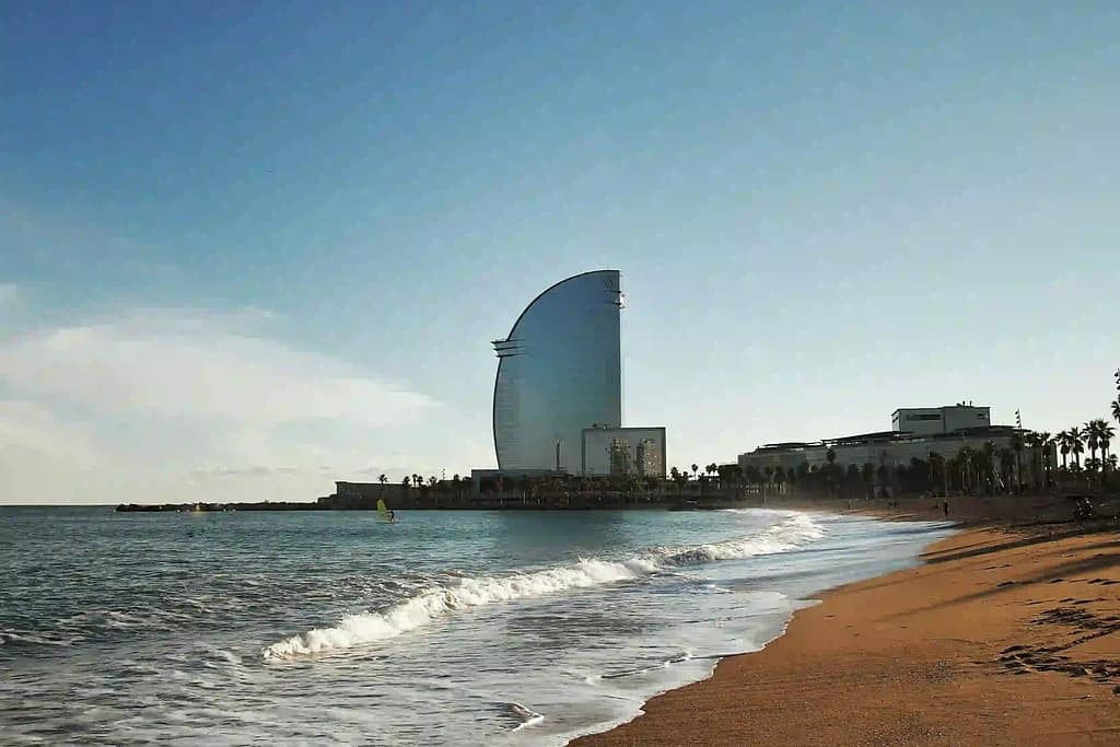 Gruppenreise Barcelona – Strandpromenade und Meer
