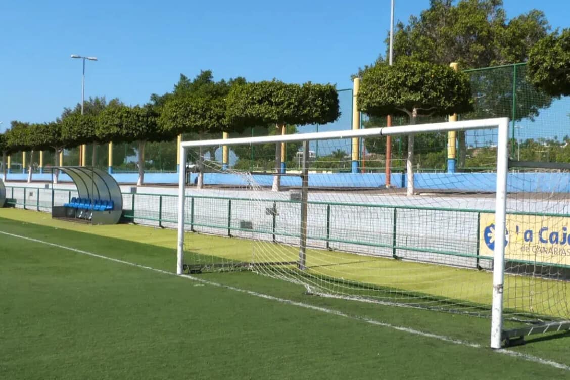 Fussball Trainingslager Gran Canaria – moderner Kunstrasenplatz
