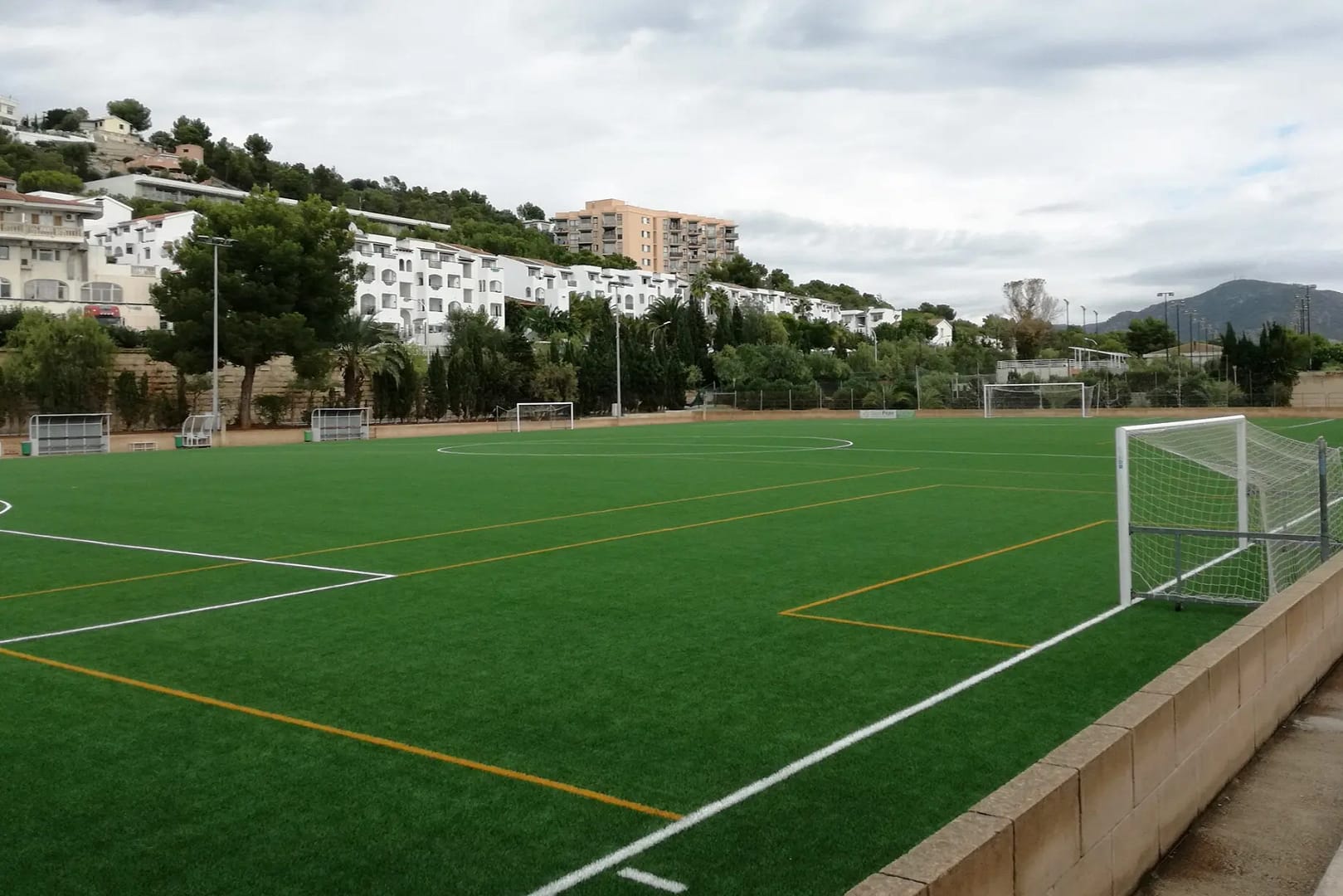 Kunstrasenplatz für Training auf Mallorca
