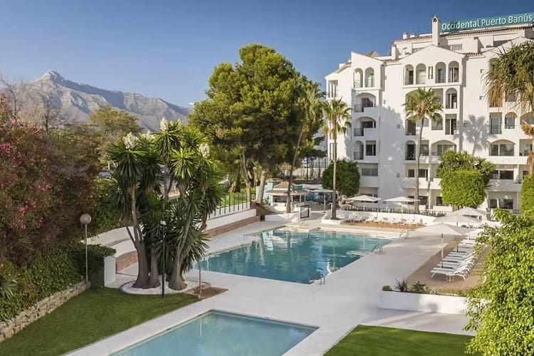 Hotel mit Pool für Fussball Trainingslager in Marbella